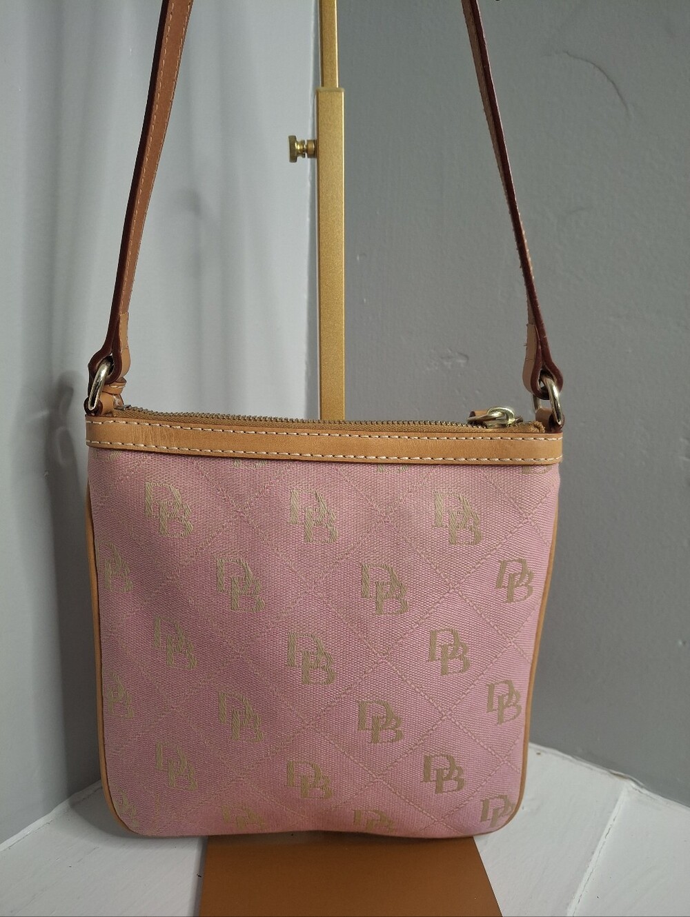 Dooney & Bourke Pink Signature Letter Carrier Crossbody Blue Duck Charm - Picture 2 of 7
